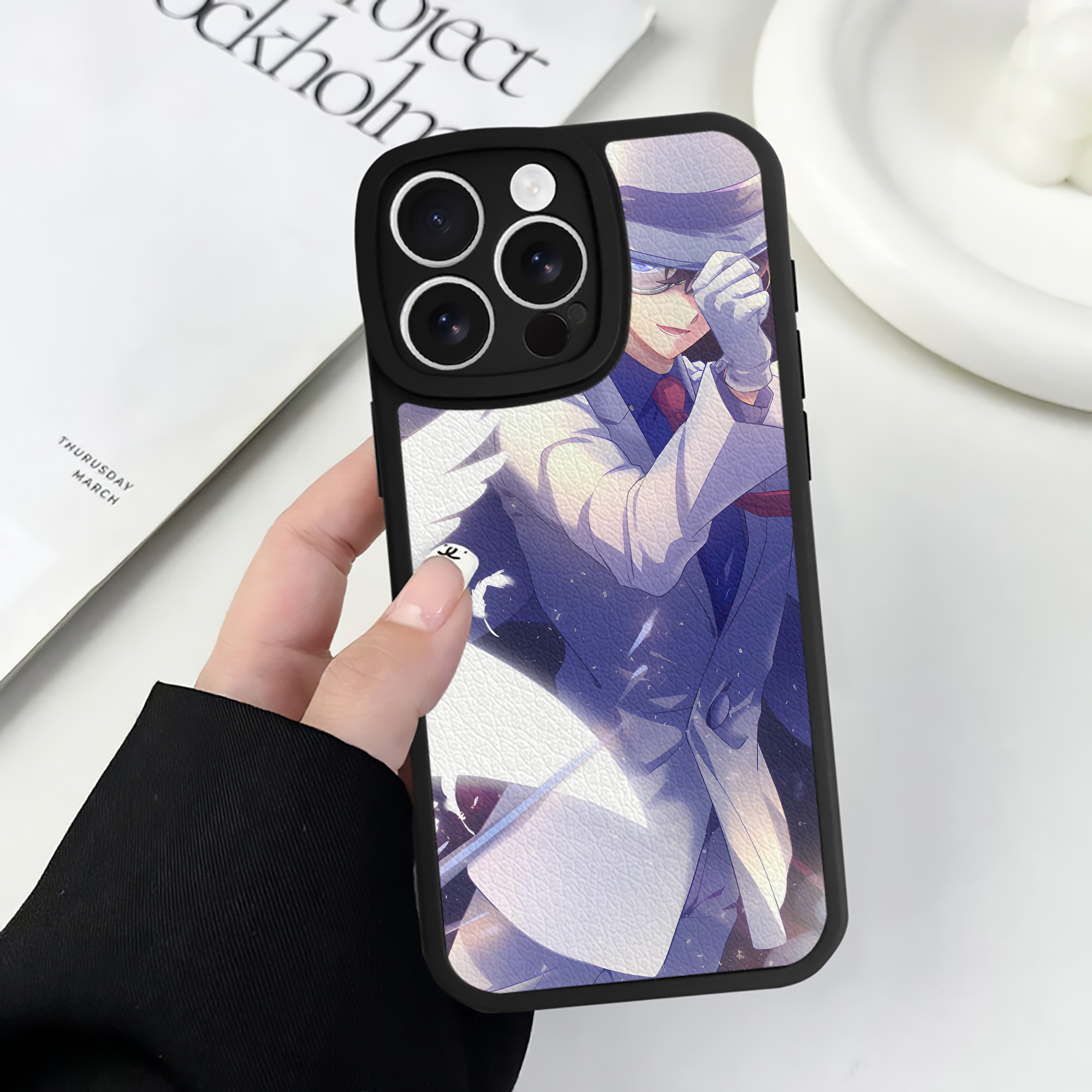 （画像用） 名探偵コナン Detective Conan 【iPhone 16シリーズ対応】シリコンスマホケース（レザー調） 材質：シリコン